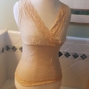 !!! 3/$15 bundle eligible !!! Knit lace trimmed stretch top